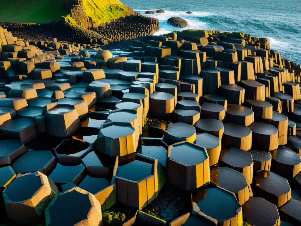 Espectacular fotografía de la Calzada del Gigante en Irlanda del Norte Impresionante formación rocosa en la costa de Irlanda del Norte, destacando los columnas basálticas en un patrón único